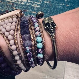 NWOT Skull Bangle in Antiqued Silver or Antiqued Gold
Small